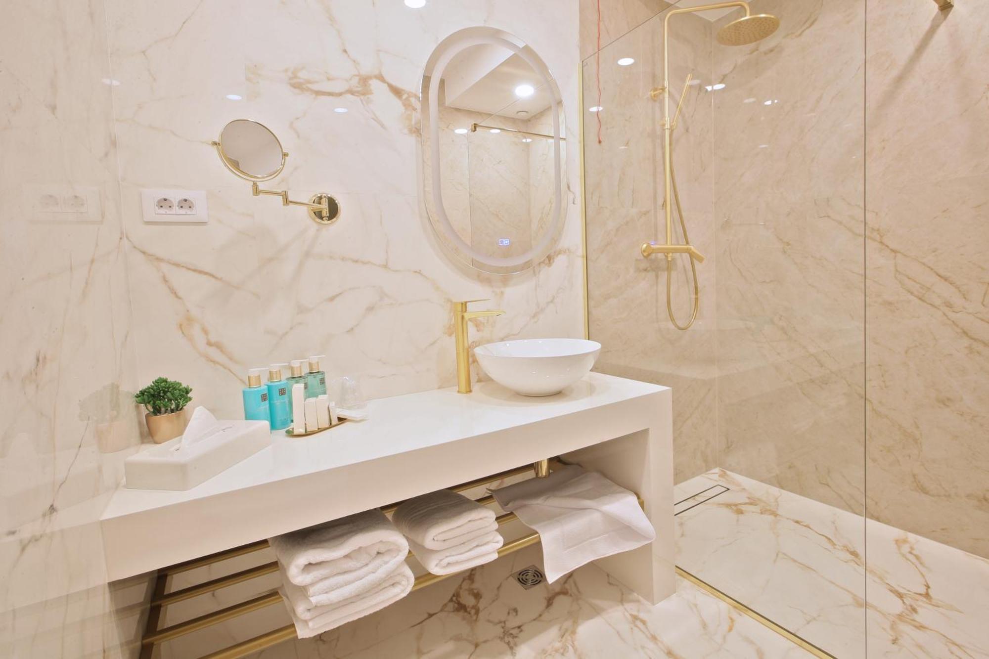 Hotel Artemis Oradea Ngoại thất bức ảnh