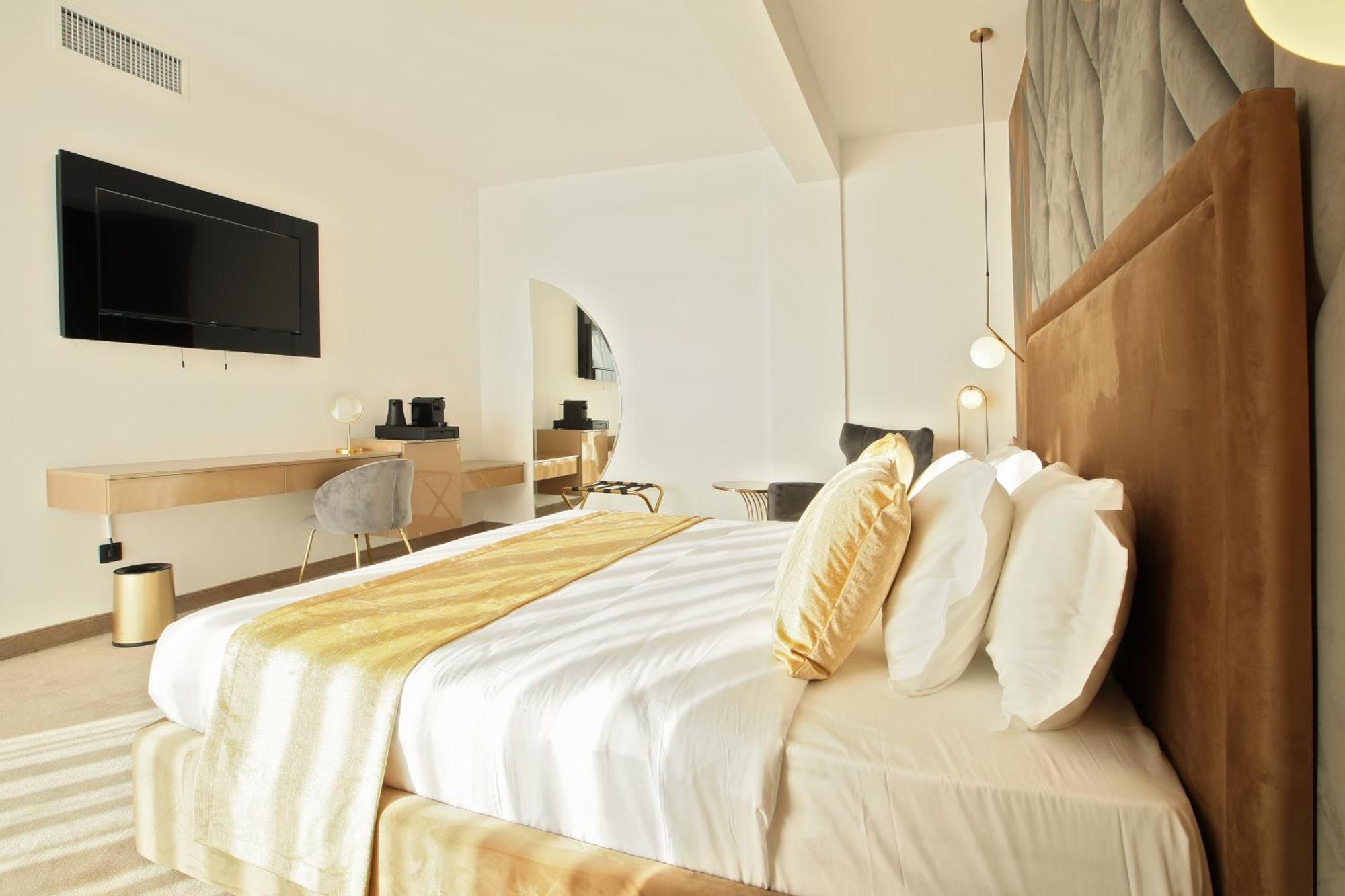 Hotel Artemis Oradea Ngoại thất bức ảnh